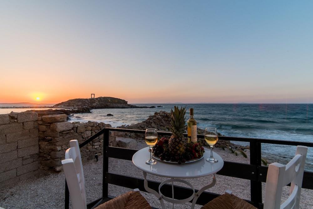 Portara Seaside Luxury Suites Naxos City Экстерьер фото