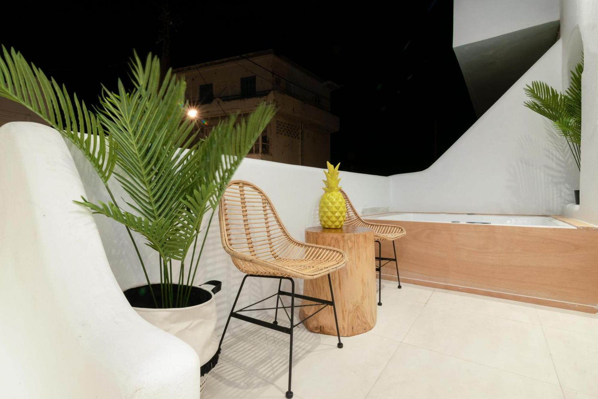 Portara Seaside Luxury Suites Naxos City Экстерьер фото